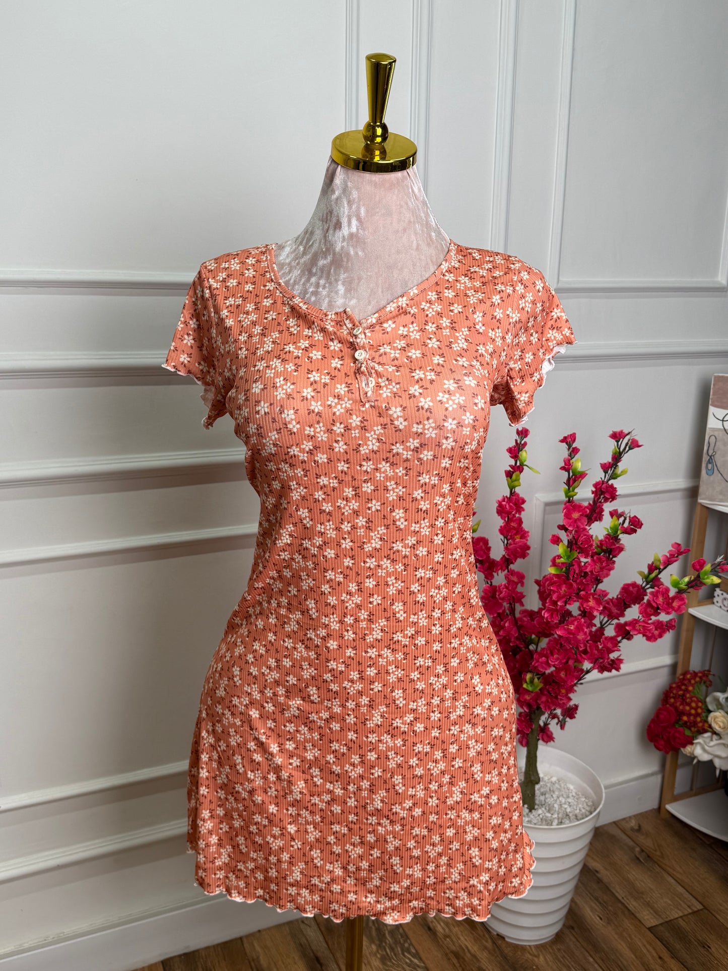 فستان صيفي بنقشة الأزهار 🌸👗