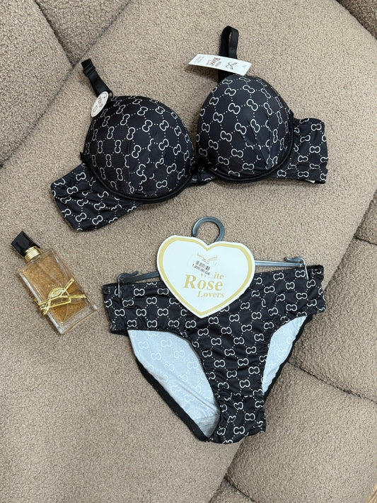 طقم لباس داخلي