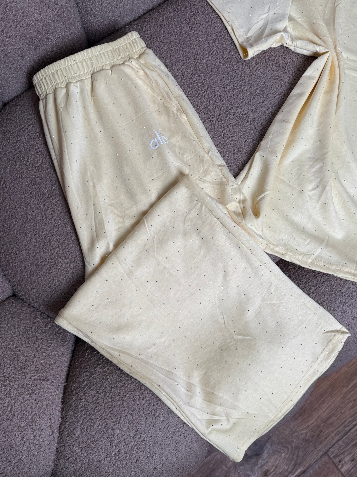 بيجامة alo لامعة