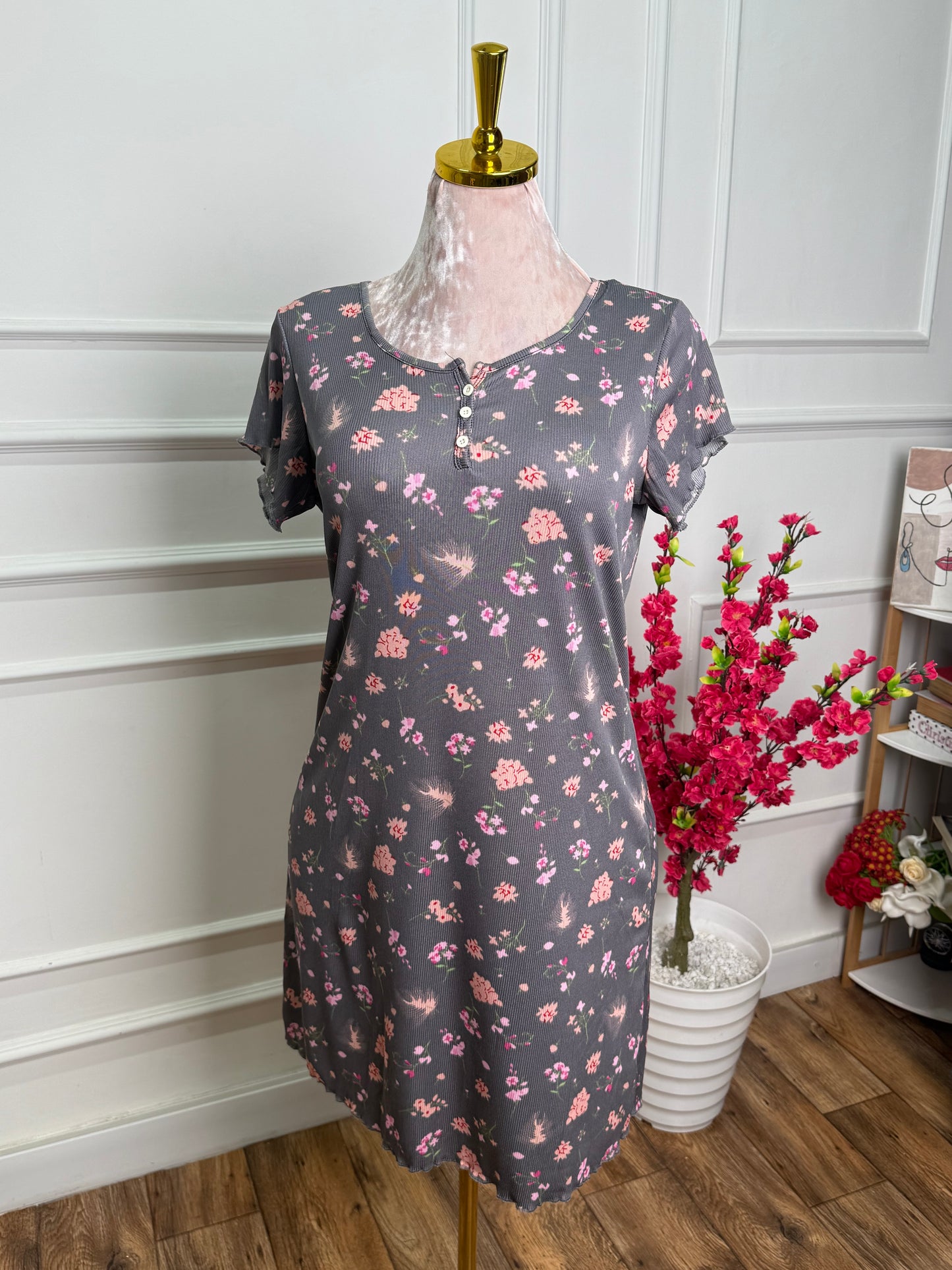 فستان صيفي بنقشة الأزهار 🌸👗