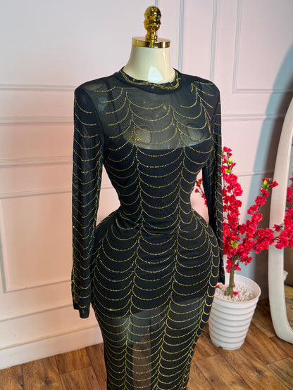 فستان الخيوط الذهبية 🥹🪞