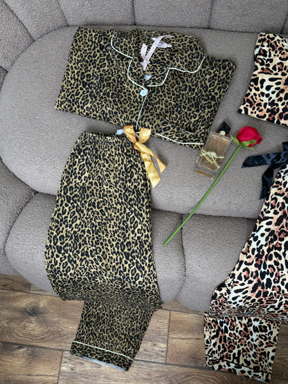 بيجامة النمر الذهبي الأنيقة 🐆✨