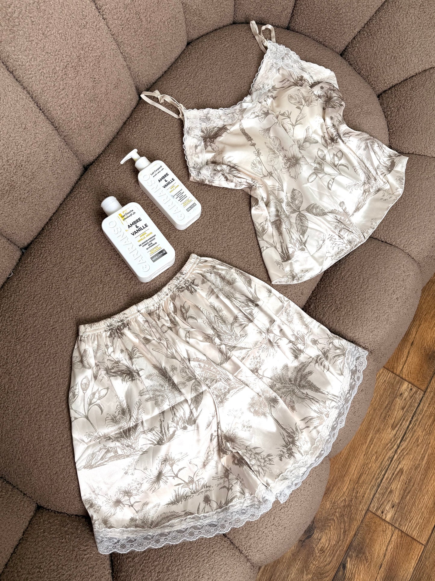 ✨ بيجامة رويال روز