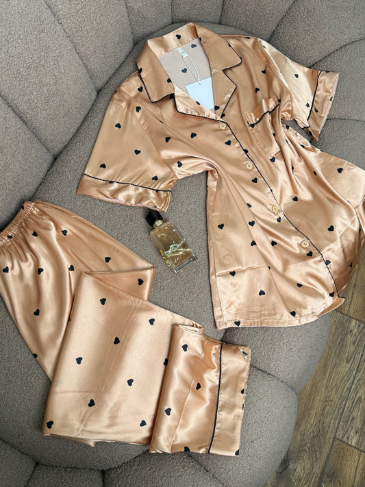 بيجامة ساتان