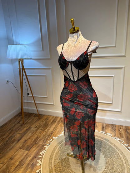 فستان الجوري الاحمر