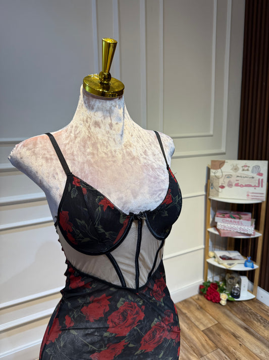 فستان الجوري الاحمر