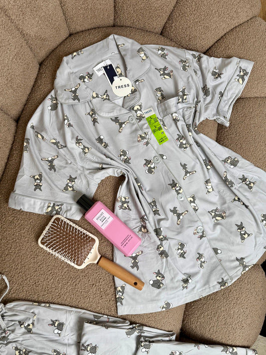 بيجامة رمادية بستايل بسيط🩶